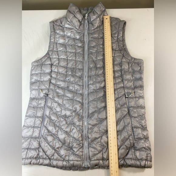 The North Face ThermoBall Silver Puffer Vest Women’s Small Lightweight Quilted - Picture 13 of 13